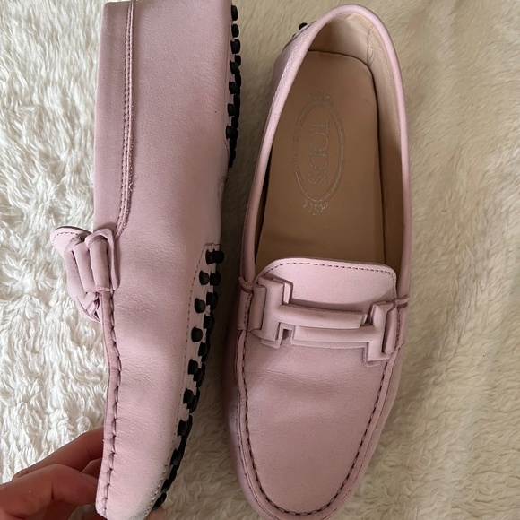 TODS Women's Fuchsia Loafers - Size 37.5 - comes with original box - Picture 4 of 6